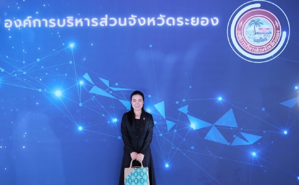 สพจ.ระยอง ร่วมรับฟังความคิดเห็นของประชาชนในการพัฒนาพื้นที่ตลาดเทศบันเทิงพลาซา (หอนาฬิกา) ตำบลท่าประดู่ อำเภอเมืองระยอง จังหวัดระยอง ณ ศาลาการเปรียญ พระเทพคุณาธาร วัดป่าประดู่ พระอารามหลวง อำเภอเมืองระยอง จังหวัดระยอง