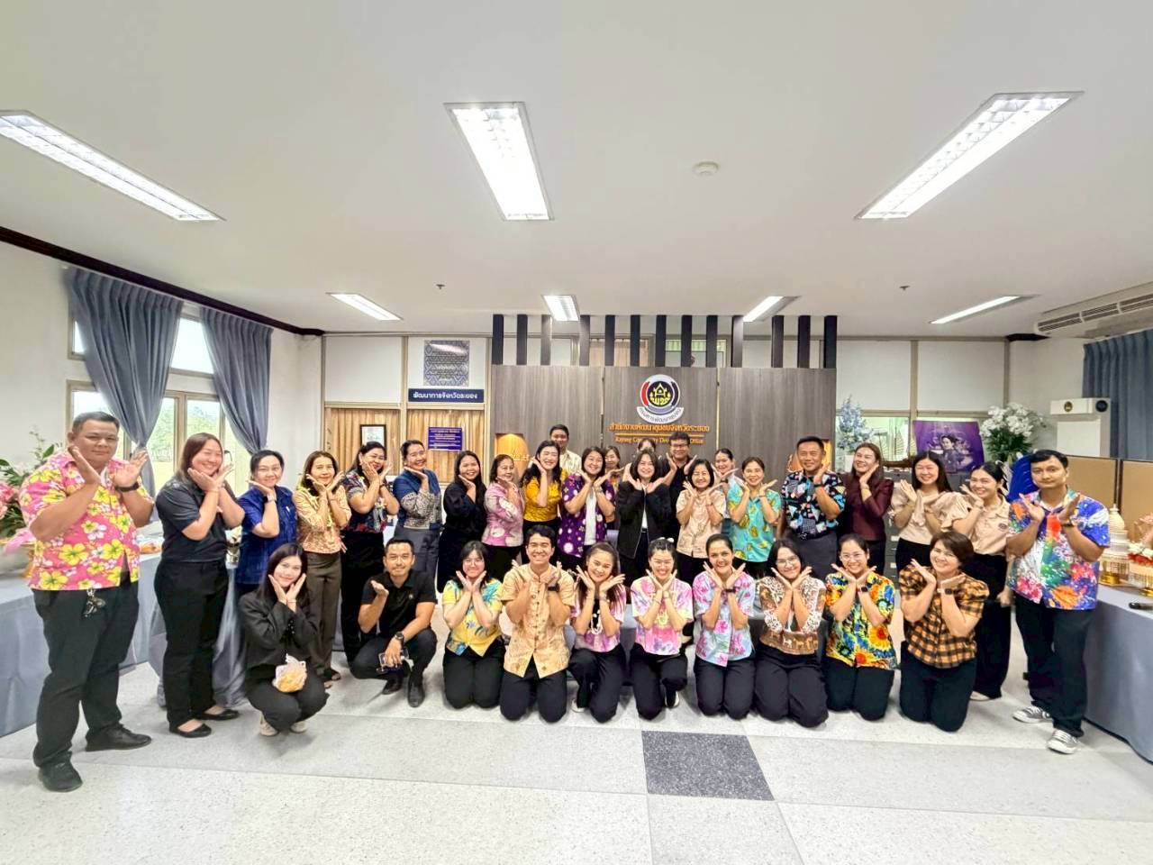 พจ.ระยอง สืบสานประเพณีสงกรานต์ รดน้ำขอพรเสริมสิริมงคลรับปีใหม่ไทย