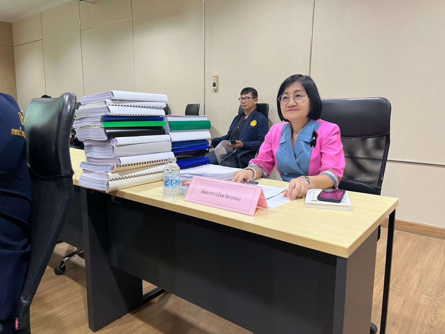 สำนักงานพัฒนาชุมชนจังหวัดระยอง (สพจ.ระยอง) เข้าร่วมการประชุมคณะกรรมการคัดเลือกองค์กรปกครองส่วนท้องถิ่นที่มีผลการปฏิบัติงานดีเด่น ประจำปี 2569 ระดับจังหวัดระยอง
